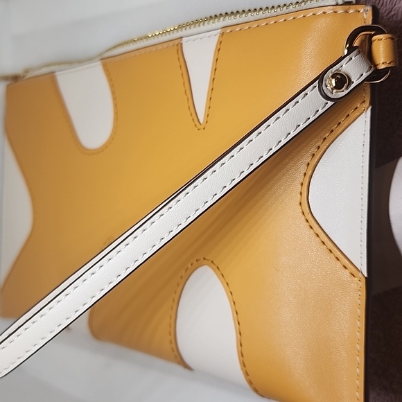 MICHAEL KORS LARGE WRISTLET BEAUTIFUL & 2 MK FRAGRANCES. (NWT) Dust bag - Picture 7 of 10